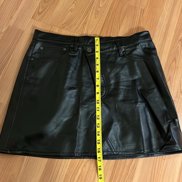 AGOLDE Recycled Leather Criss Cross Skirt. Black. Size 30. - Picture 6 of 12